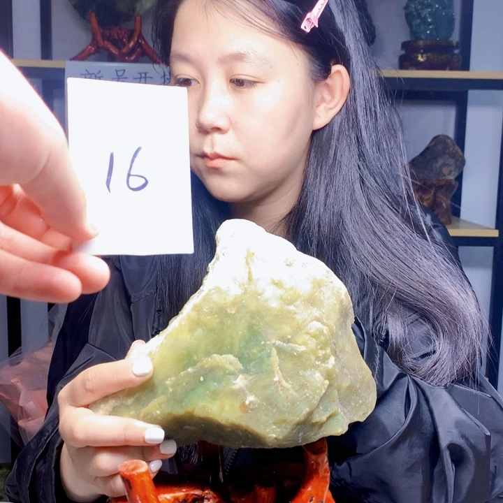 未镶嵌蛇纹石玉1岫玉