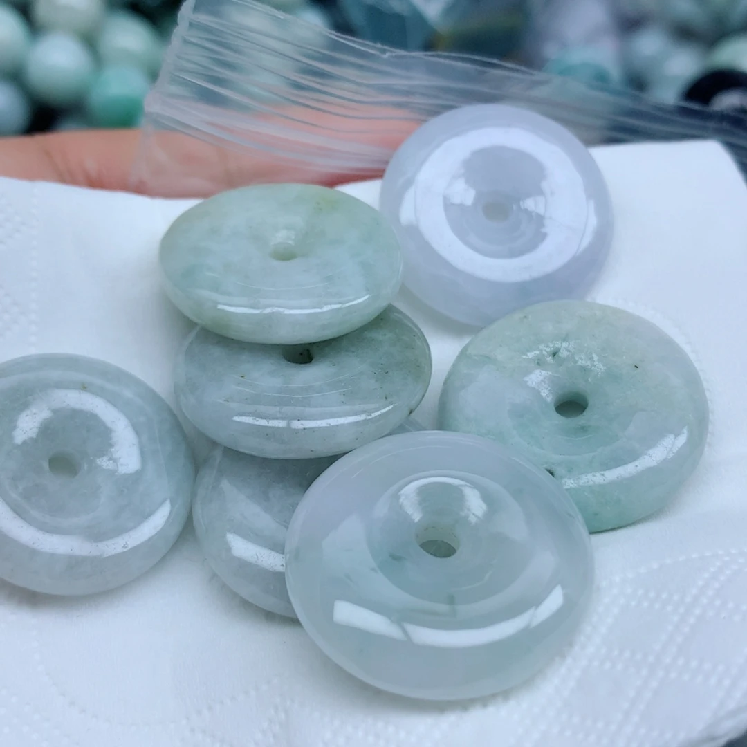 翡翠未镶嵌颈饰珠子批发