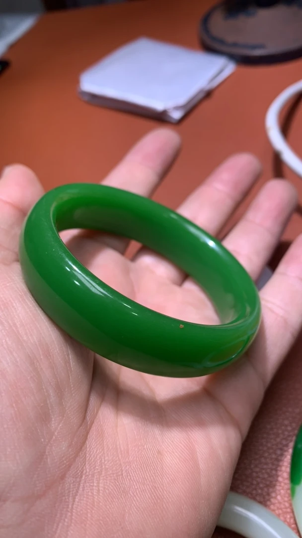 手29 菠菜绿手镯