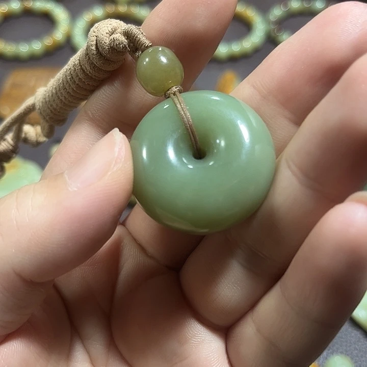 岫岩老玉（透闪石质玉）未镶嵌颈饰