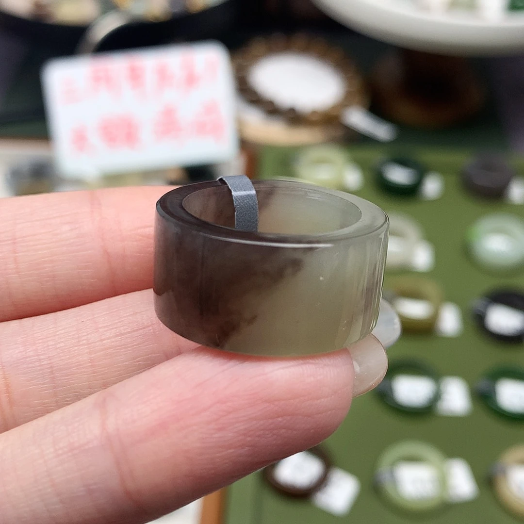 未镶嵌戒指和田玉