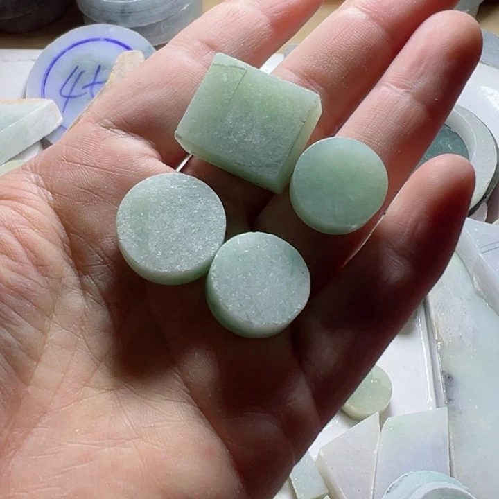 翡翠颈饰未镶嵌耳*士