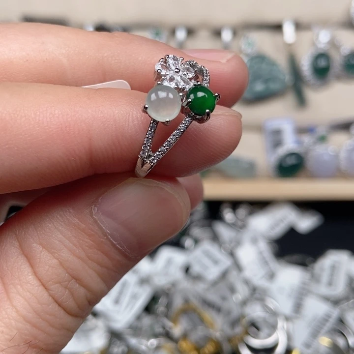 翡翠未镶嵌戒指戒指