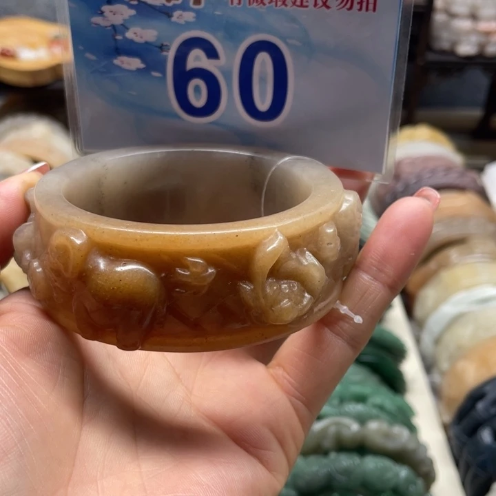 石英岩玉未镶嵌手镯