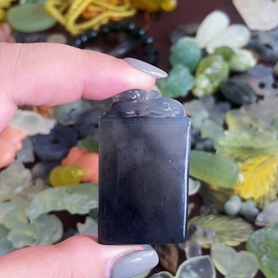 未镶嵌蛇纹石玉颈饰