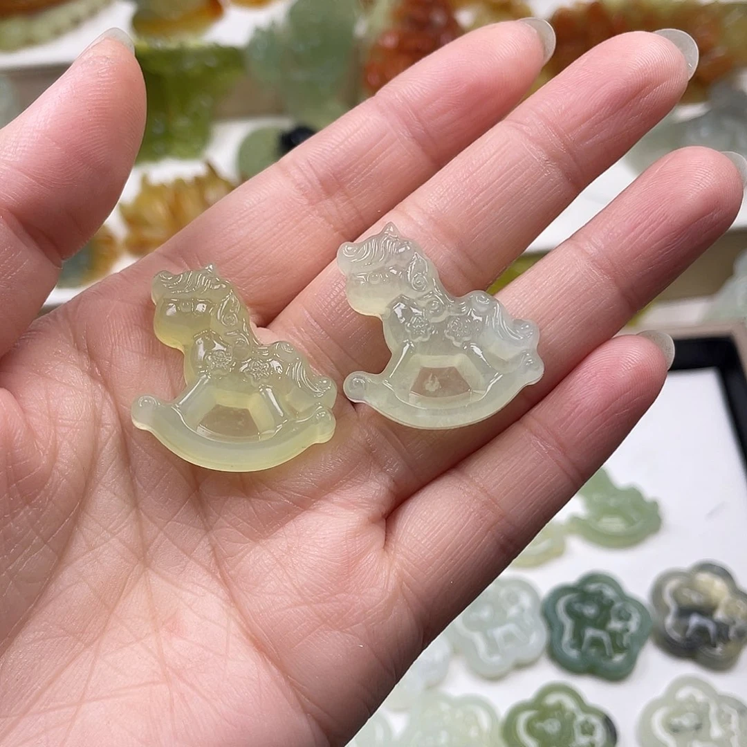 丫***宝蛇纹石玉未镶嵌颈饰