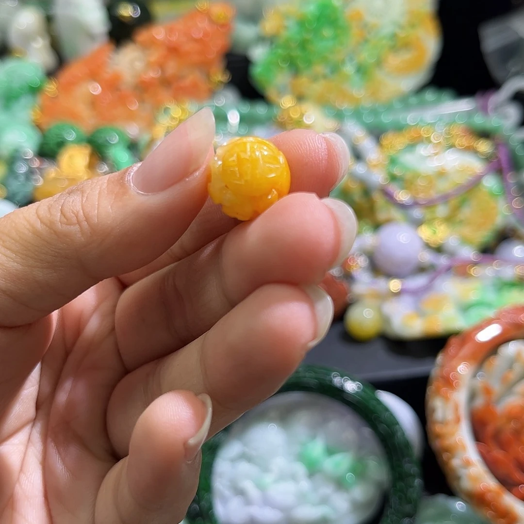 小***敏翡翠未镶嵌颈饰待编织