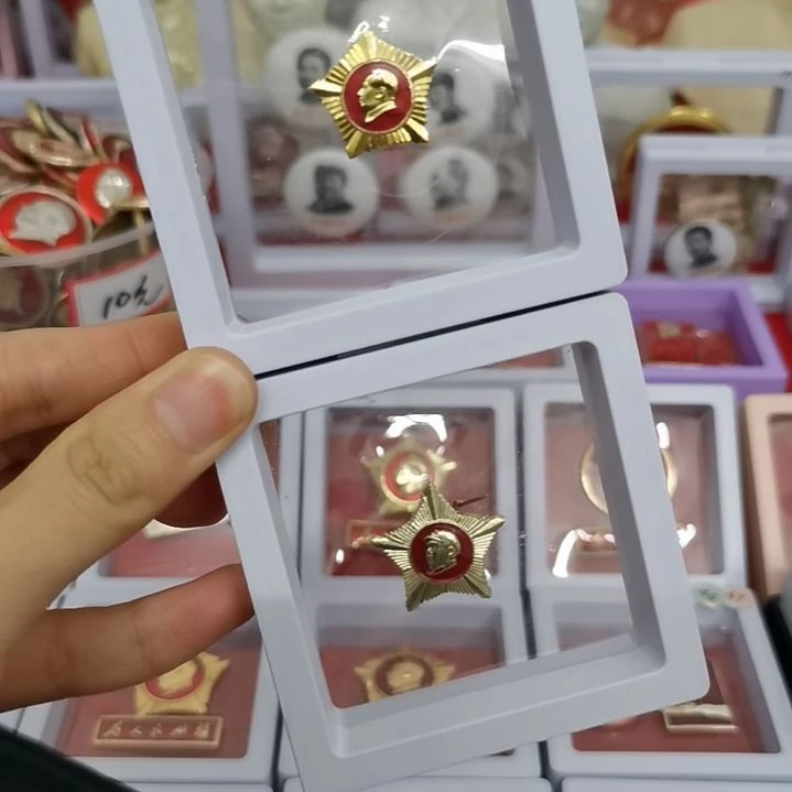 合金逐**航红藏纪念章2枚