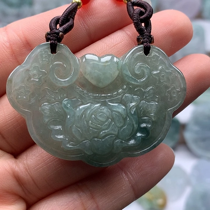 翡翠未镶嵌颈饰花开富贵如意有一条颜色线福利