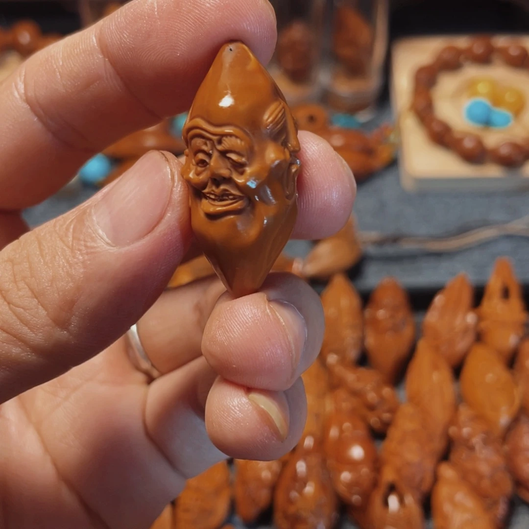 橄榄核吊坠喜怒哀乐