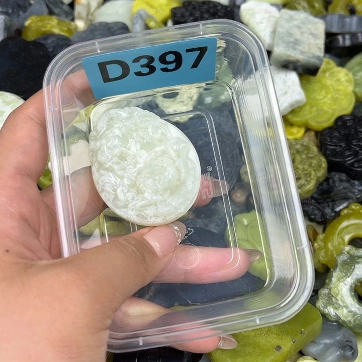 蛇纹石玉足银镀金镶嵌颈饰