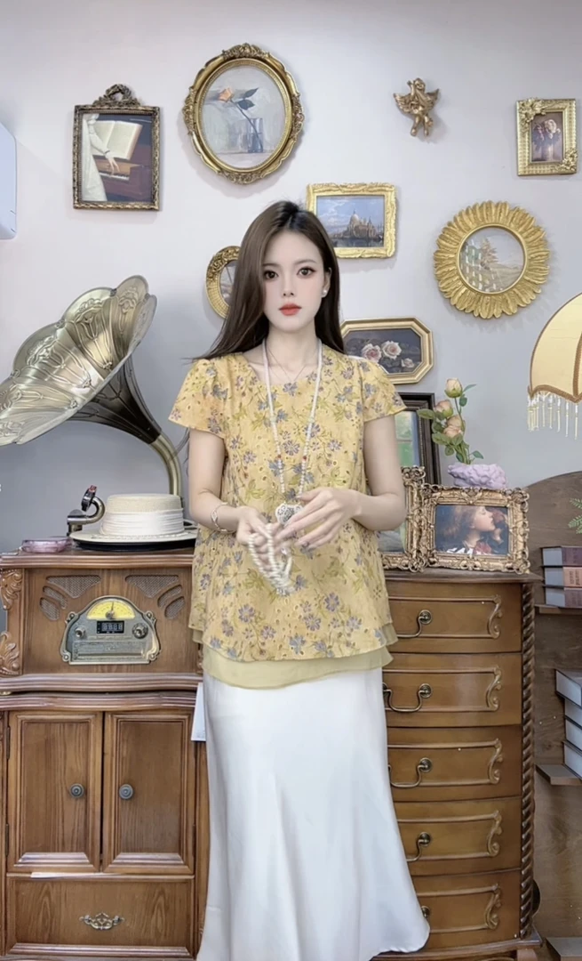 2025新款夏季宽松设计感复古黄色圆领刺绣假两件上衣衬衫女