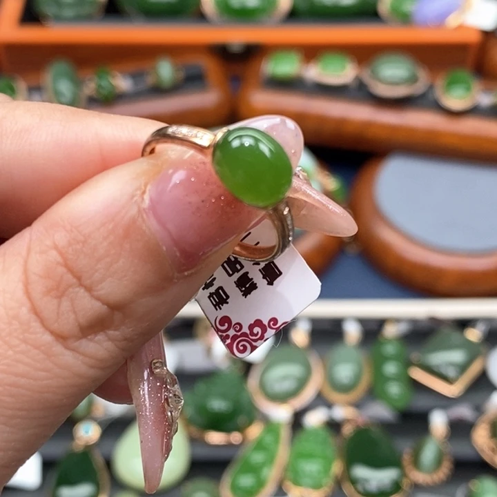 和田玉戒指18K金镶嵌