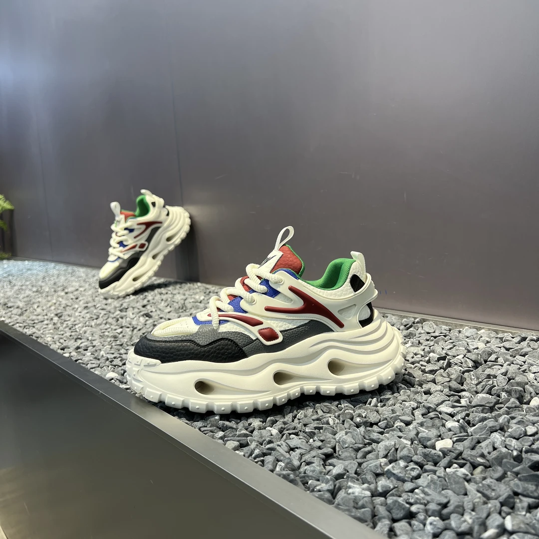 2025广州秋冬爆款皮面青春潮流增高厚底软面休闲时尚潮流男士板鞋