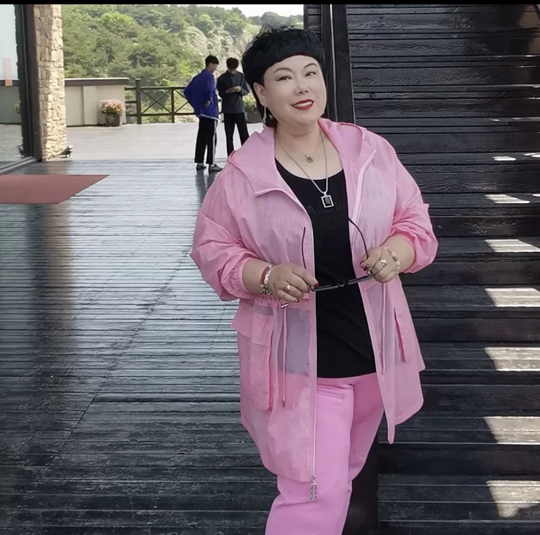 润铯之美背帽抽绳防晒服