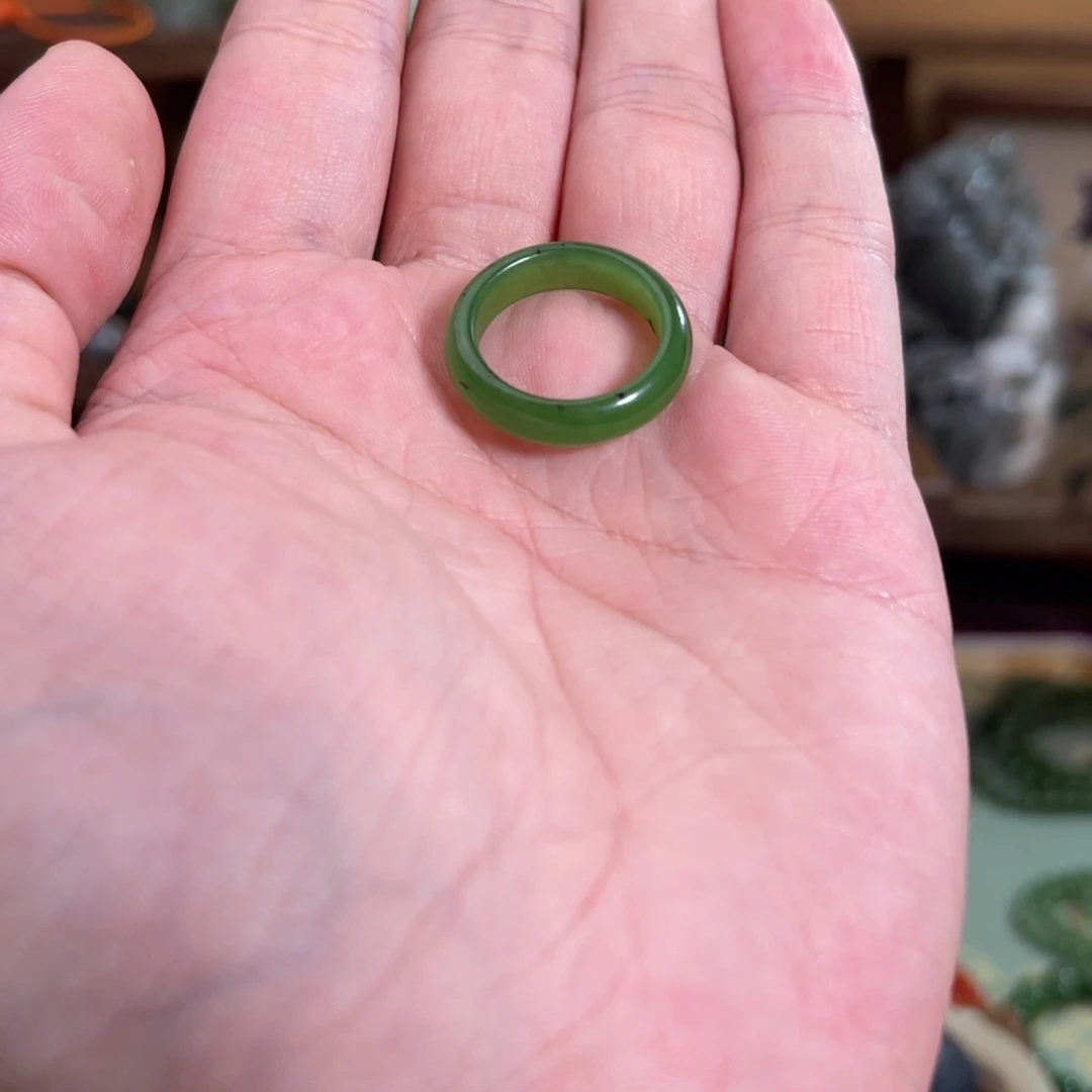 邓***等和田玉未镶嵌戒指