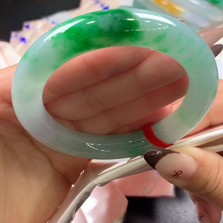 翡翠未镶嵌手镯（圆镯）5号冰胶阳绿强推！