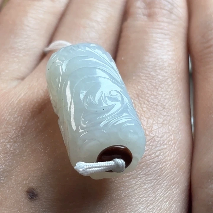 和田玉挂件未镶嵌红*