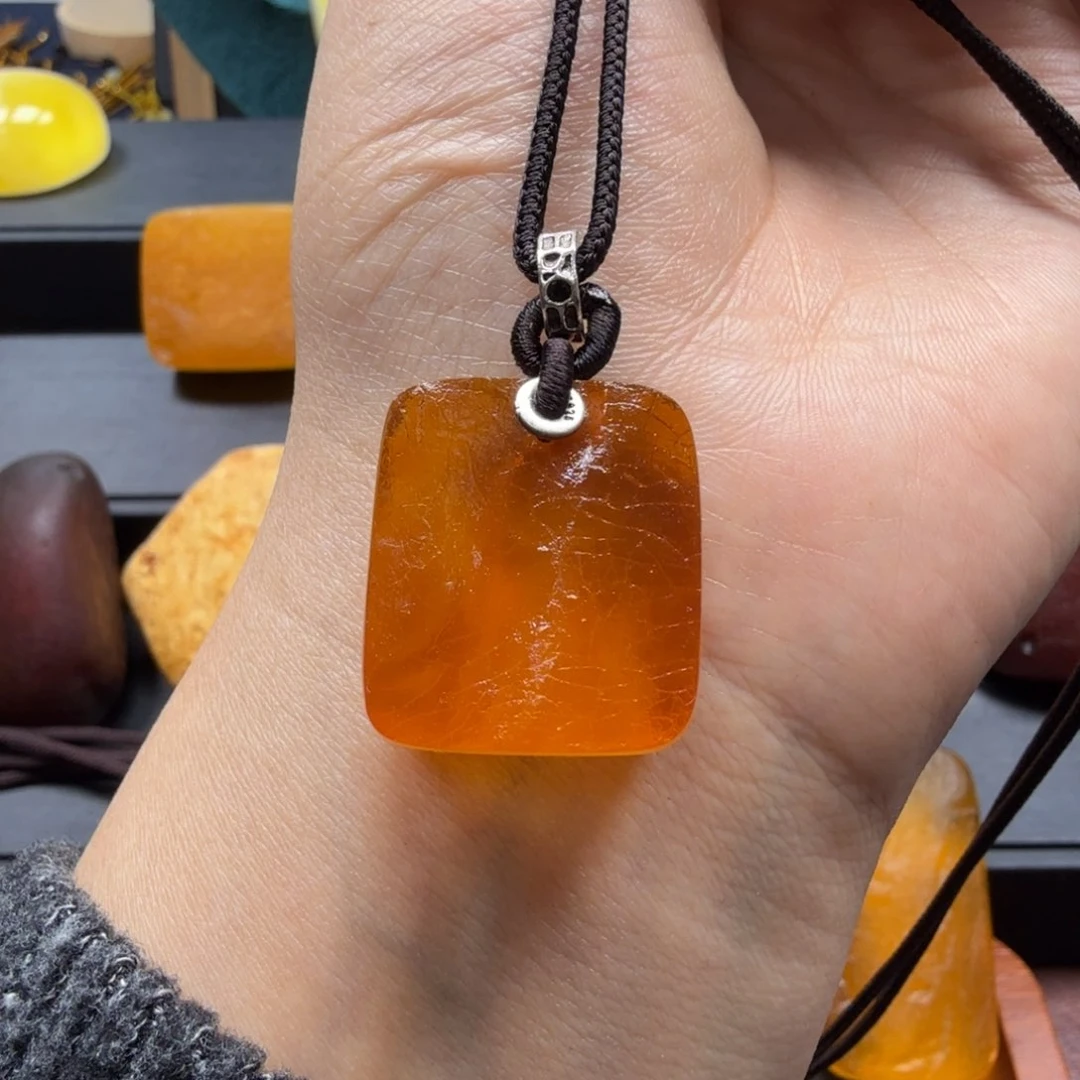 琥珀吊坠(赠链)未镶嵌