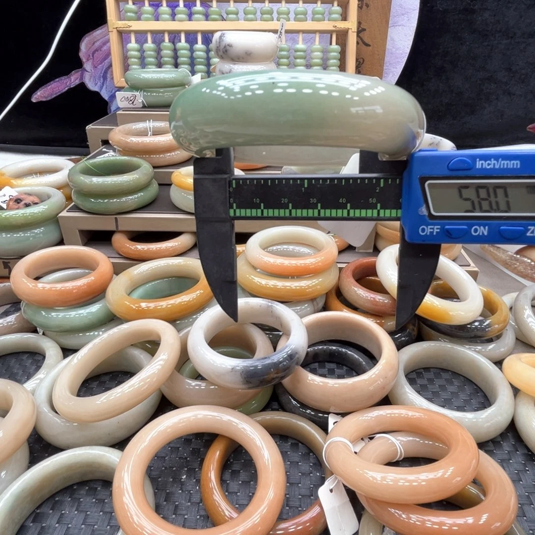 石英质玉未镶嵌手镯