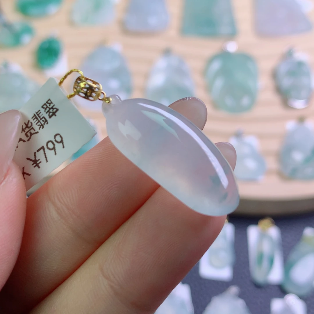 翡翠18K金镶嵌颈饰翡翠吊坠