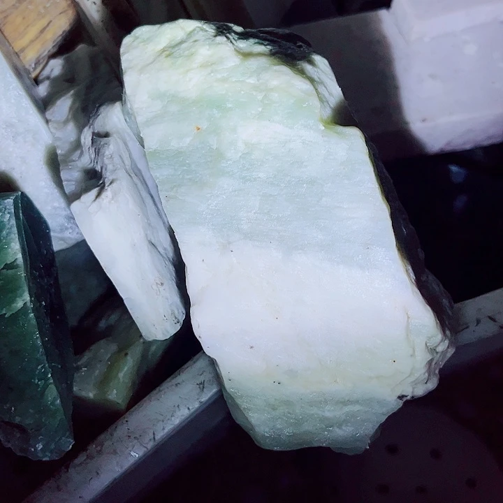 和田玉（糖玉）未镶嵌珠宝奇石