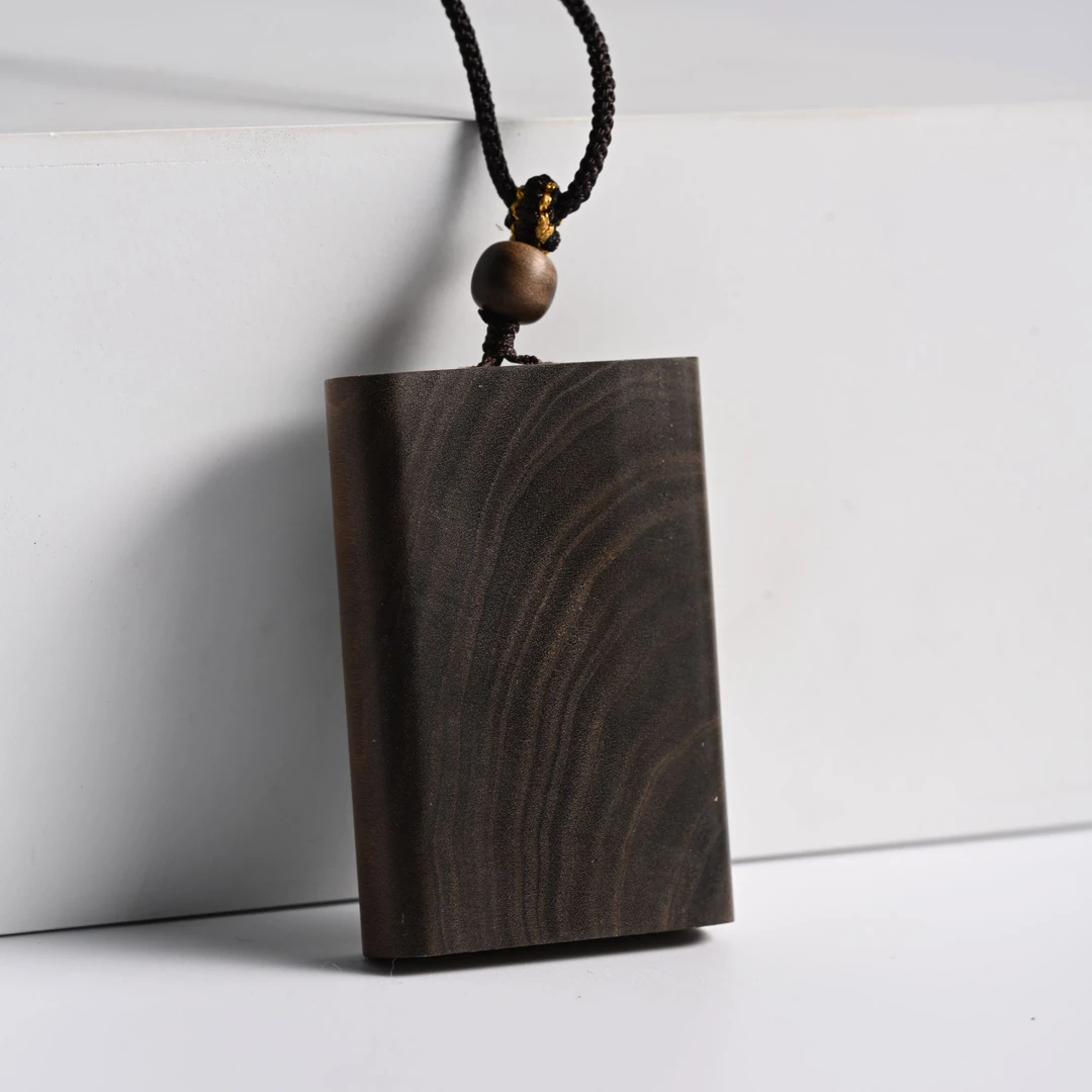 3/5/1 小云端无事牌横纹阴沉老山檀香吊坠