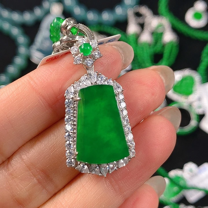 翡翠颈饰未镶嵌翡翠