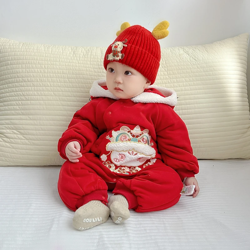 婴儿连体衣冬季哈衣宝宝保暖拜年外出服加厚保暖喜庆连帽爬服