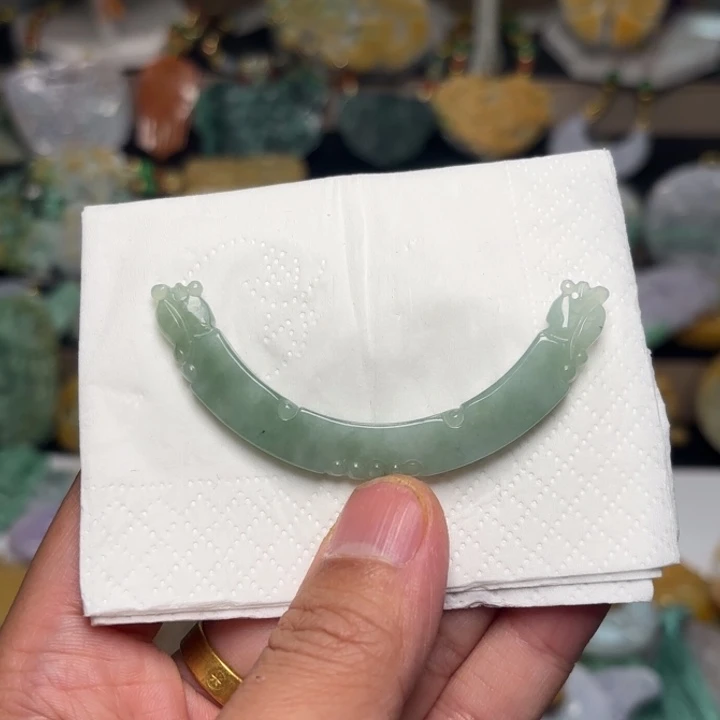 翡翠颈饰未镶嵌吊坠