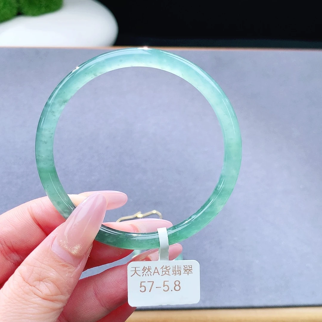 未镶嵌手镯（圆镯）翡翠