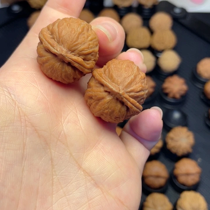 把件文玩核桃红皮铃铛