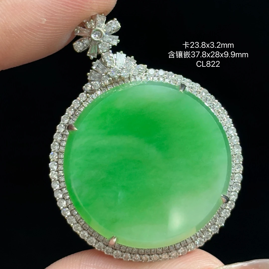 《缅甸正宗翡翠珠宝严选》冰阳绿圆无事牌玉石吊坠（下单质询客服）