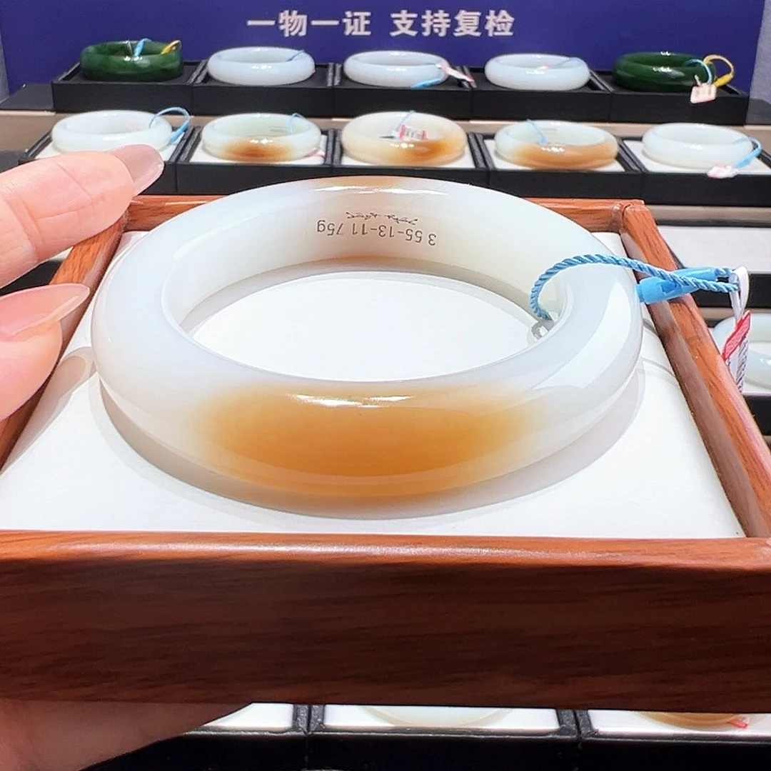 未镶嵌手镯和田玉（糖玉）