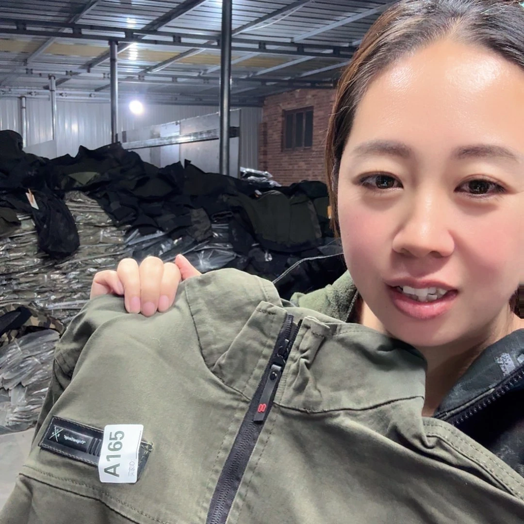 180上衣两件。165。