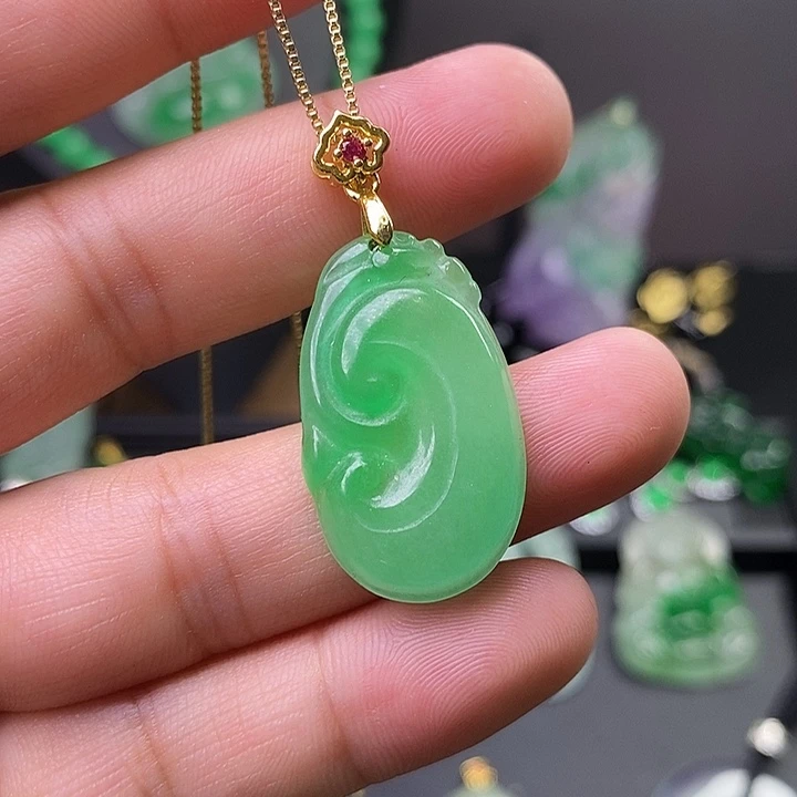 翡翠未镶嵌吊坠(赠链)