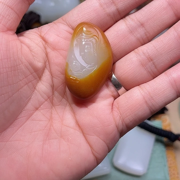 洋***洋和田玉未镶嵌颈饰