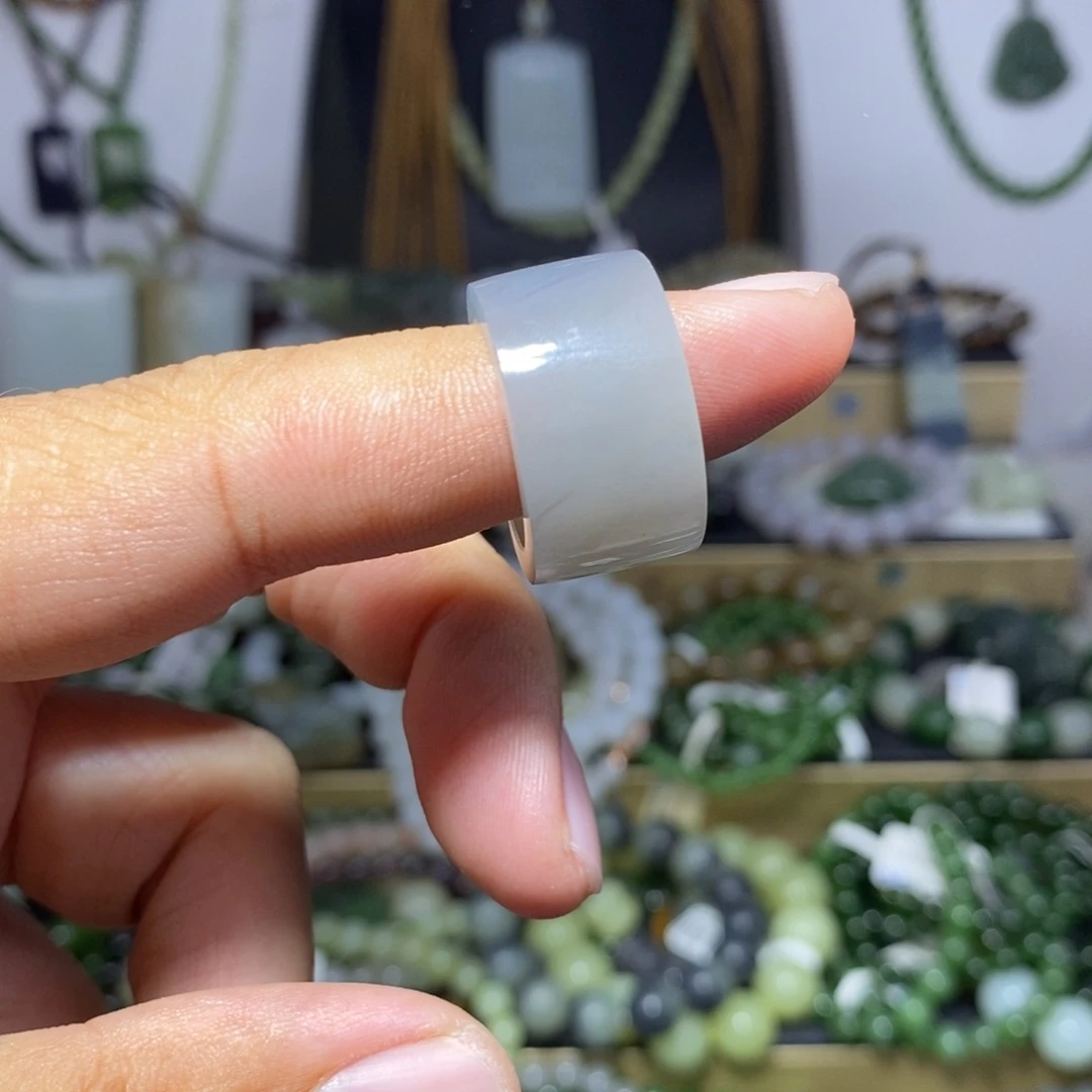 金***军和田玉未镶嵌手链