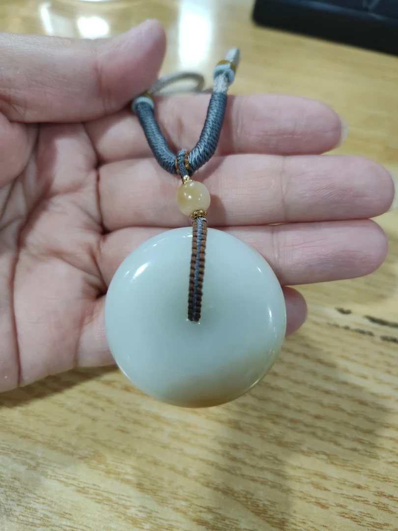 和田玉新疆且末糖白平安扣