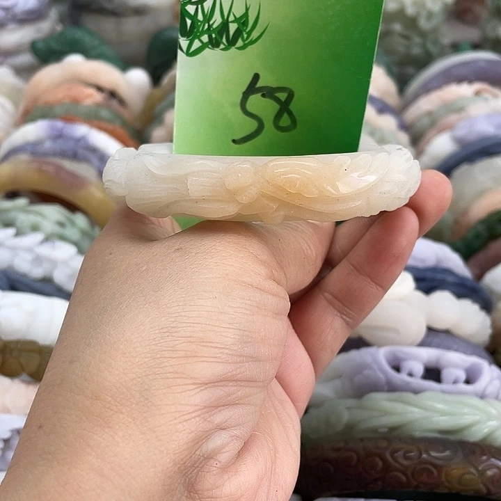未镶嵌手镯石英岩玉
