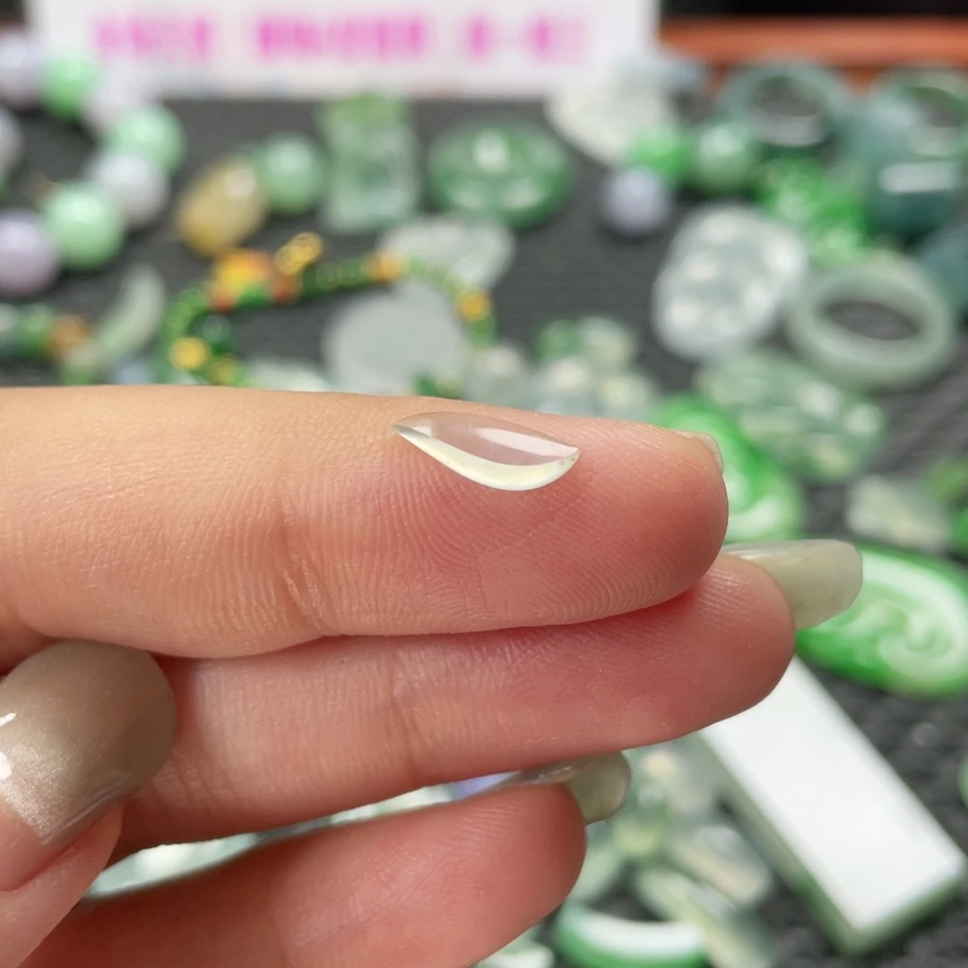 翡翠挂件未镶嵌   翡翠