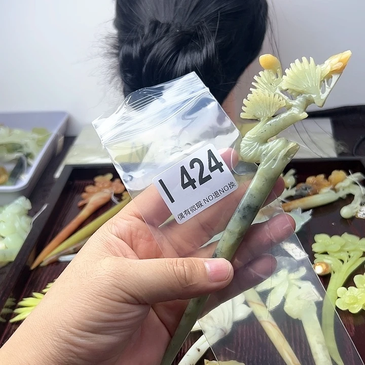 蛇纹石玉发饰合金陈*美