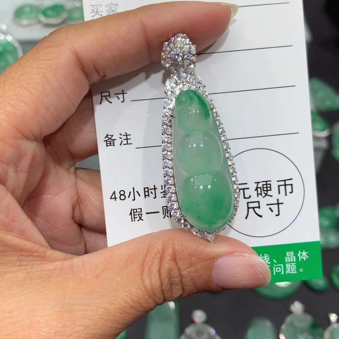 颈饰银S925镶嵌石英质玉（非洲翠）