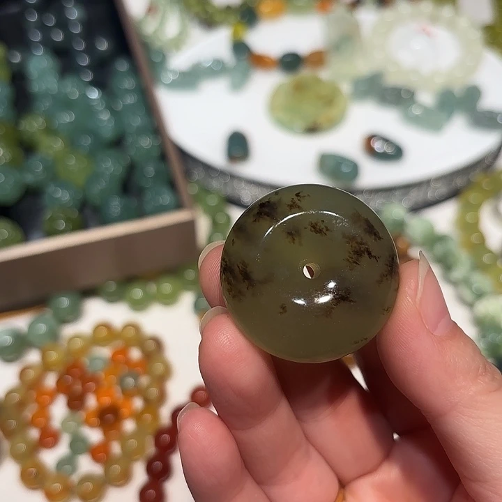 沪***帅蛇纹石玉未镶嵌吊坠