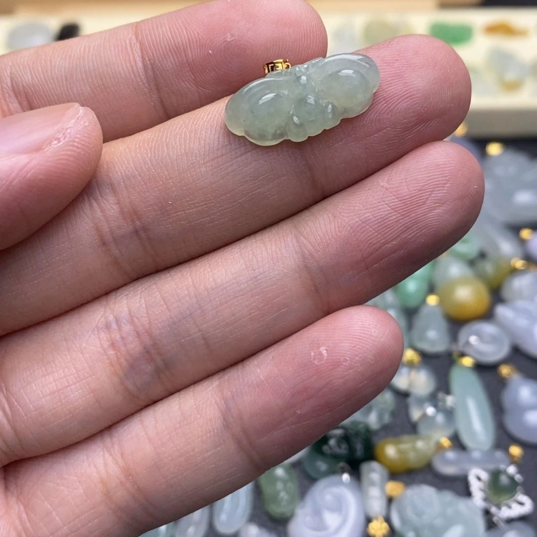 翡翠18K金镶嵌吊坠(不含链)小蝴蝶