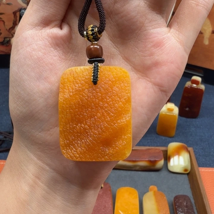 蜜蜡未镶嵌吊坠(赠链)