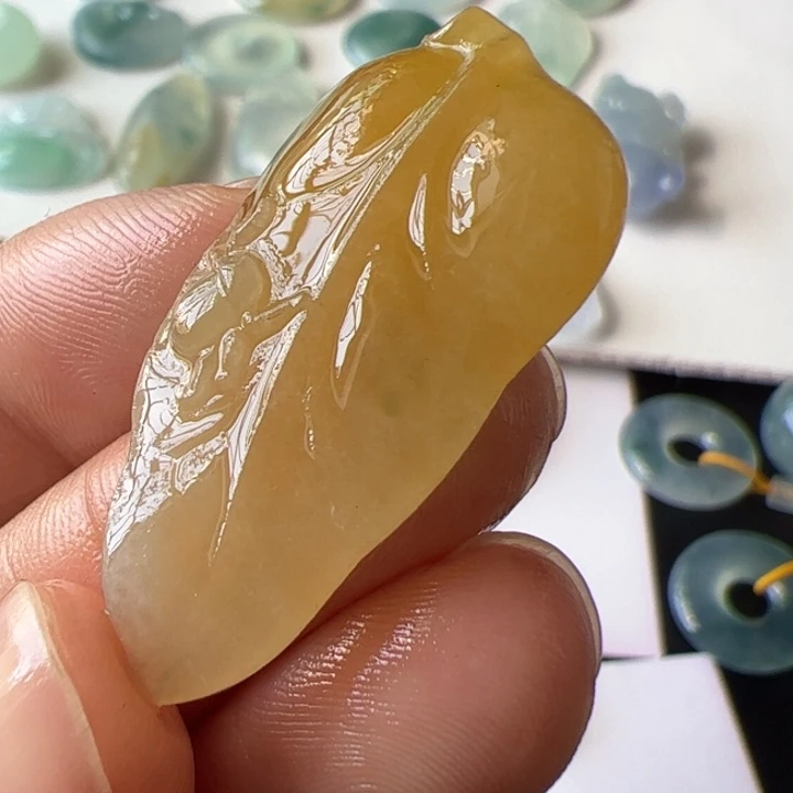 定制翡翠未镶嵌兔***了自然光