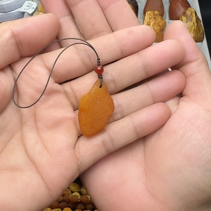 琥珀未镶嵌裸石天然蜜蜡手机吊坠