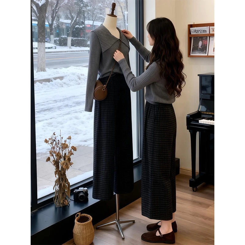 巨好看的灰色娃娃领长袖针织衫女小个子早秋减龄软糯上衣格子裤