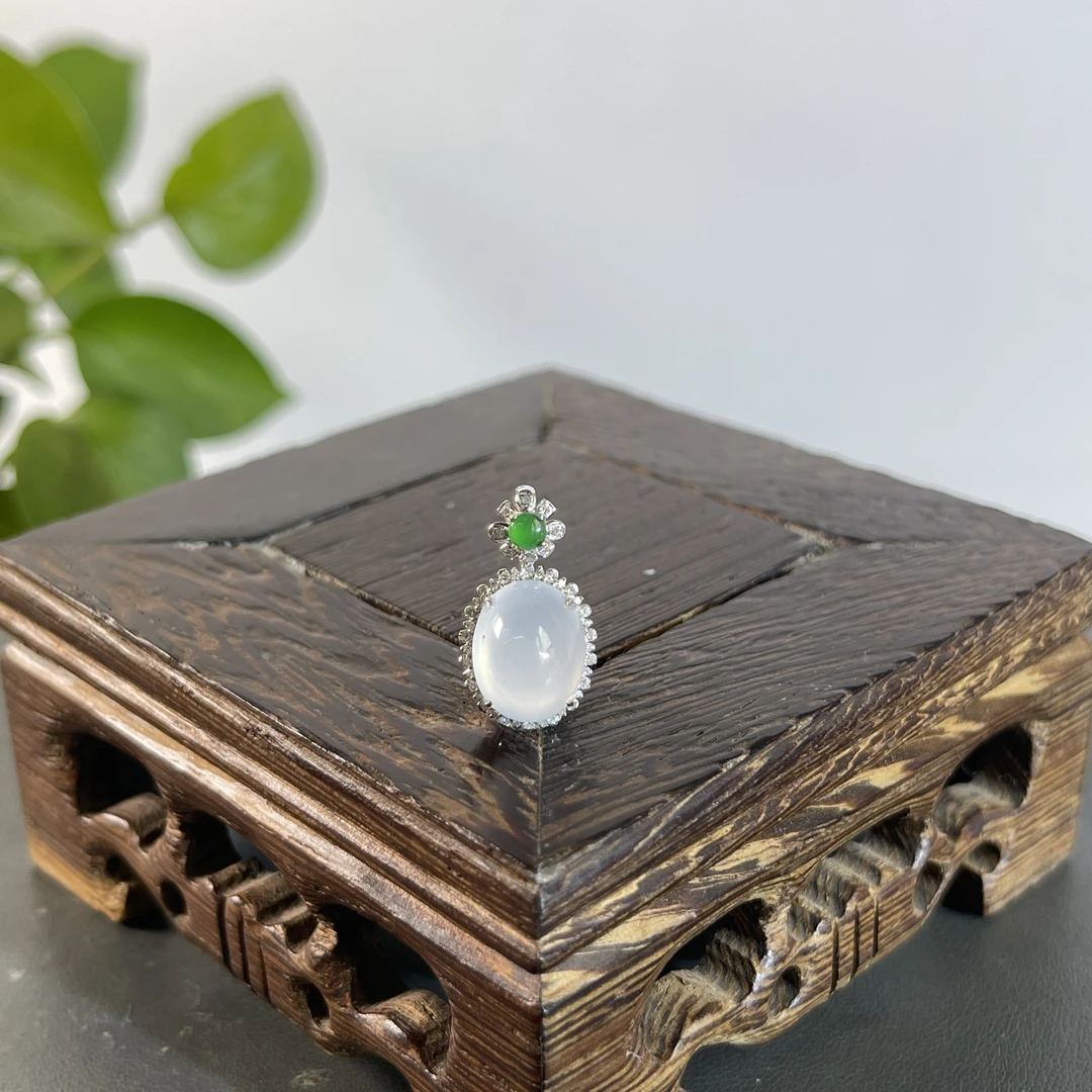 JYW28-140  天然缅甸翡翠A货 18K含钻镶嵌蛋面吊坠